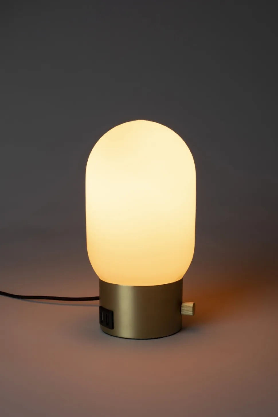 Bordslampa 'Urban Charger' - Guld