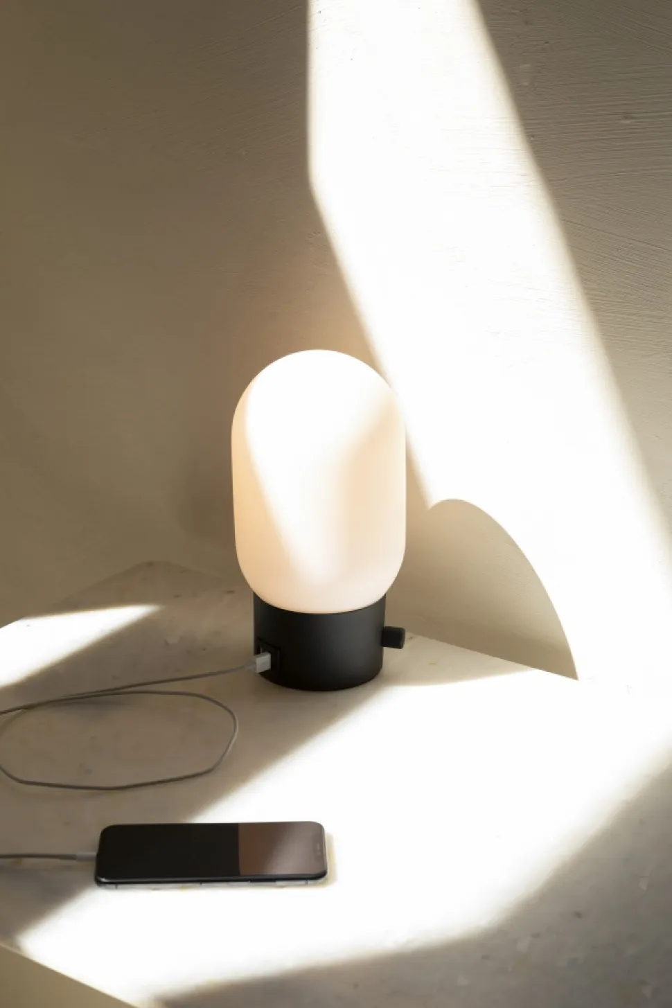 Bordslampa 'Urban Charger' - Guld