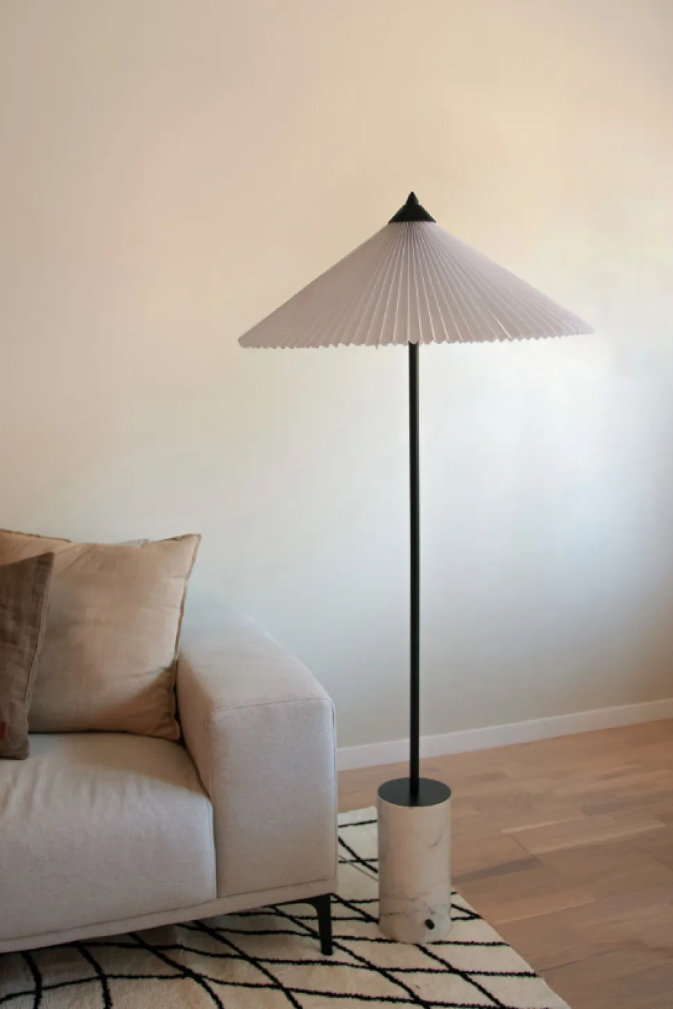 Golvlampa 'Matisse' - Vit/Svart