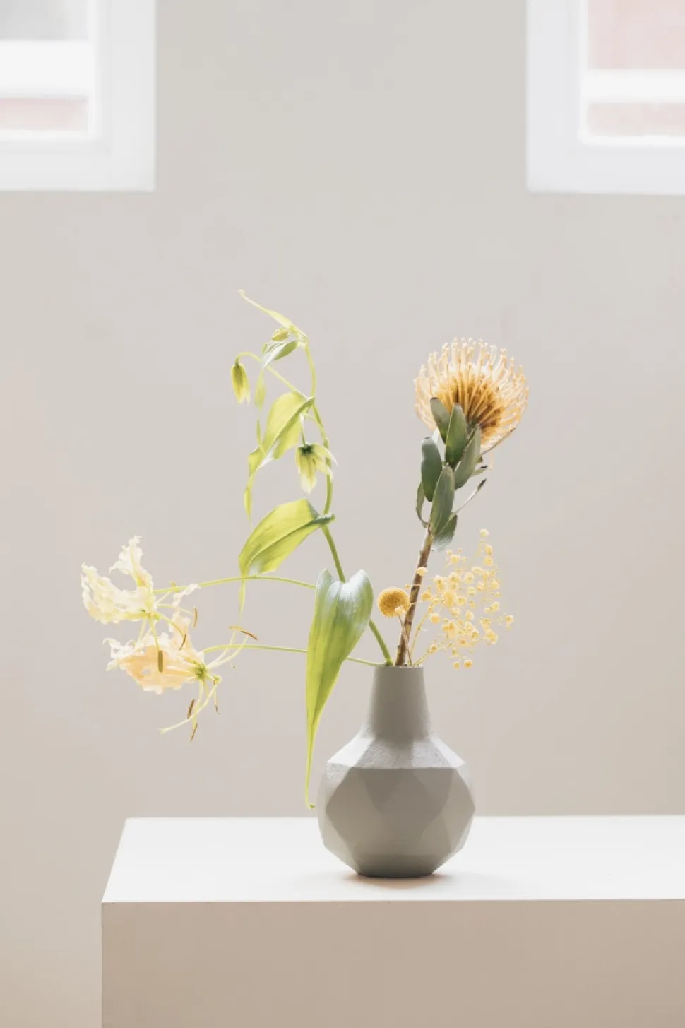 Vas 'Bloom' - Ivory