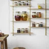 Vägghylla 'Wooden shelves' - Mässing/natur